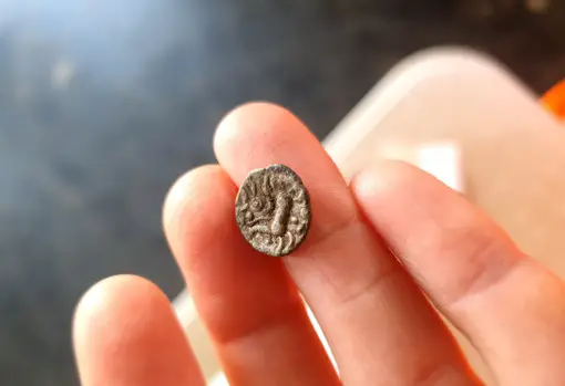 Uma moeda descoberta em Fleet Marston