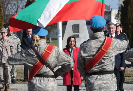 Ministro de Defensa durante su visita a Bulgaria