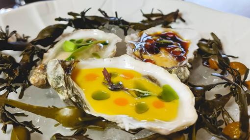 Oysters 'Cadoret' yn Estado Puro, bwyty anffurfiol Paco Roncero ym Madrid