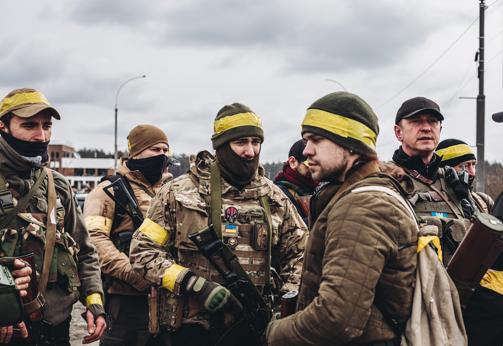 Varios soldados del ejército ucraniano