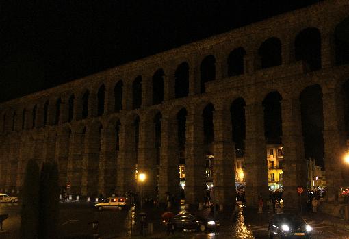 Ang aqueduct ng Segovia, walang ilaw, Sa panahon ng inisyatiba sa mga nakaraang taon.