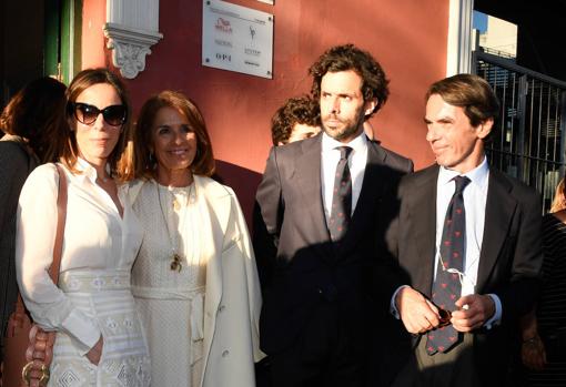 José María Aznar con su mujer Ana Botella y dos de sus hijos, Ana y Alonso Aznar