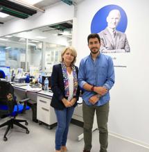 Estrella Núñez en Rubén Rabadán, co-auteurs fan it artikel, yn it 'Izpisua Belmonte laboratoarium