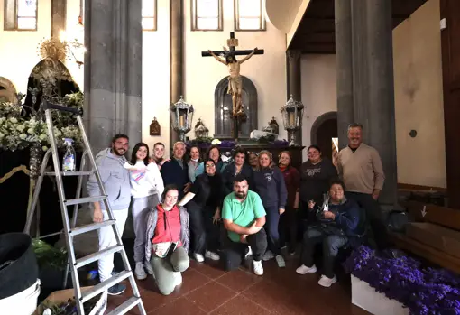 El equipo al completo en la iglesia de Nuestra Señora de la Candelaria
