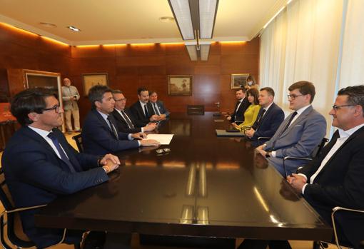 Un momento de la reunión entre los representantes de Ucrania y la Diputación de Alicante