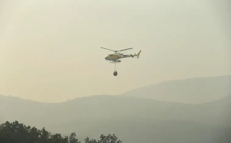 Un helicóptero apagó el incendio en la Garganta del Infierno