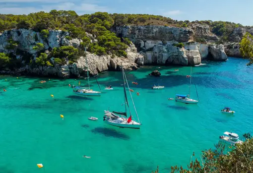 Cala Macarella es una de las mejores playas de Menorca y de todo el Mediterráneo.  /Pixabay