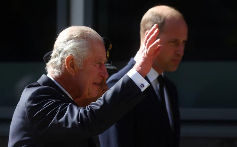 Carlos III ak Prince William vizite keu chapèl boule Elizabeth II a