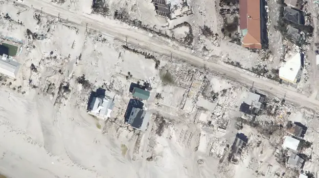 Imágenes después - Destruction en la playa de Fort Myers