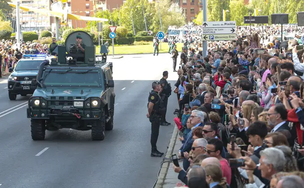 Desfile de la Guardia Civil en León con la motivación de las acciones de la Patrona