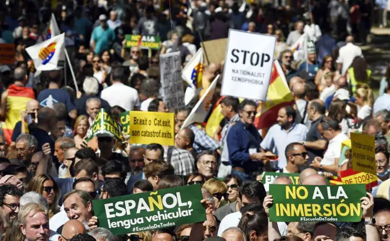 Manifestación a favor del bilingüismo en las aulas catalanas