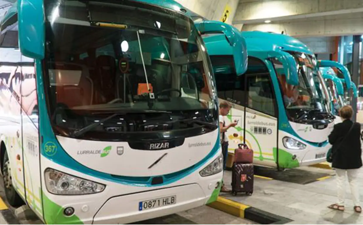 El Gobierno no consigue extender los abonos gratuitos de Renfe al sector del autobús