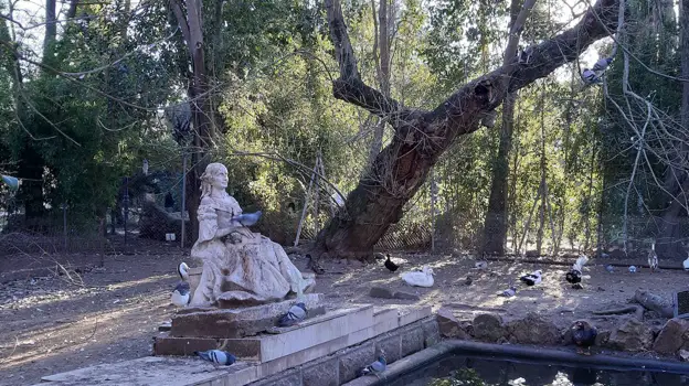 Estatua de Carolina Coronado en el parque de Castelar de Badajoz