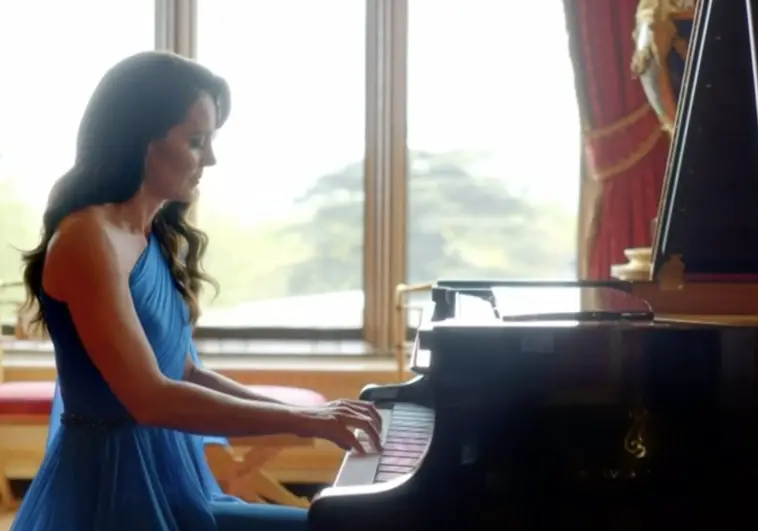 Kate Middleton golpea el piano en el número inicial de Eurovisión 2023.